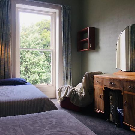 Hogwartz Backpackers And Studios Dunedin Exterior photo