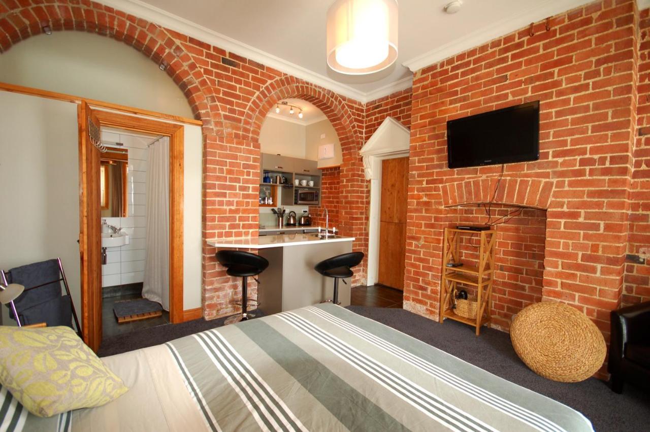 Hogwartz Backpackers And Studios Dunedin Exterior photo