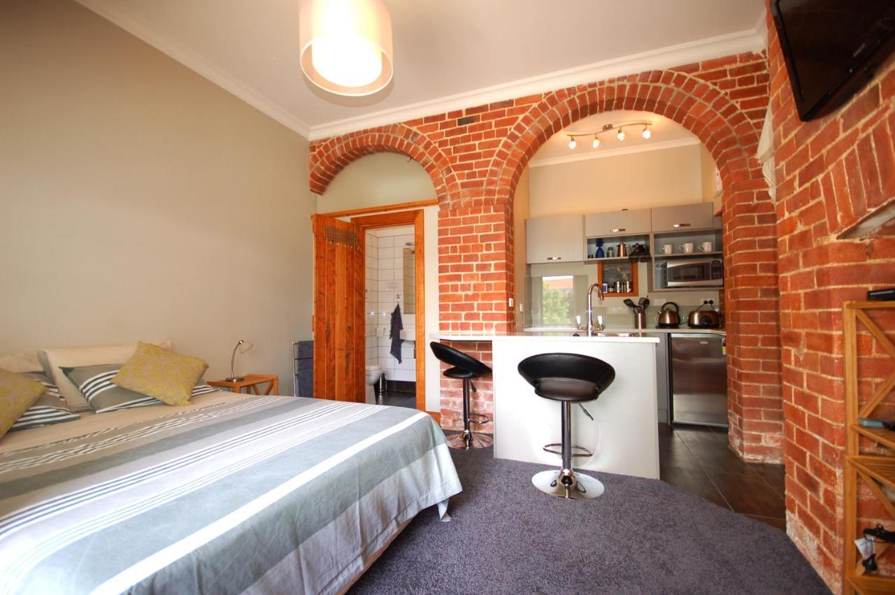 Hogwartz Backpackers And Studios Dunedin Exterior photo